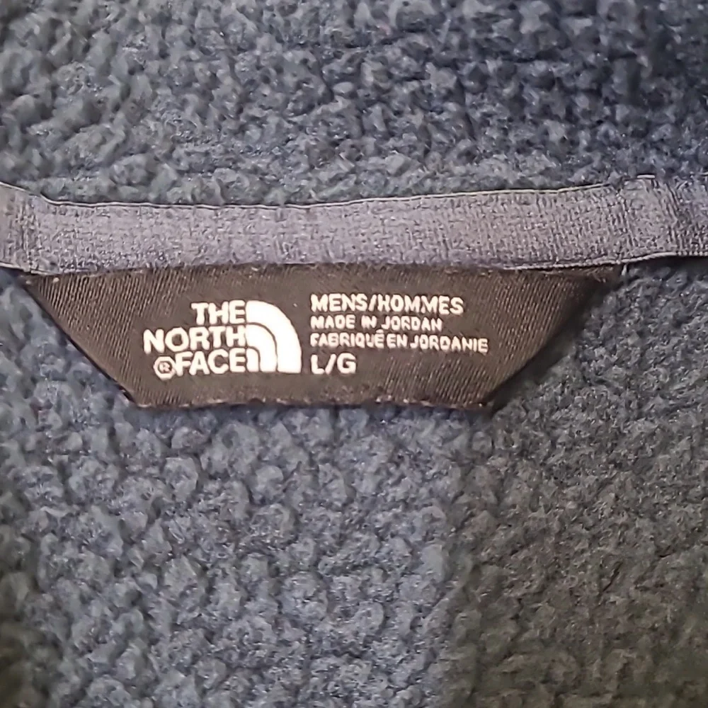 The North Face Gray Hooded Jacket used good condition zise L for‎ men.